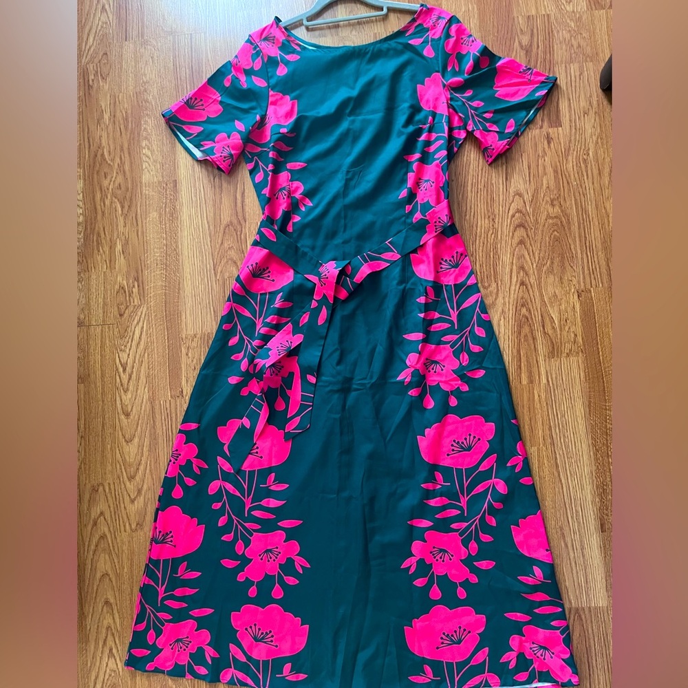 Beautiful colours dress with waistband.